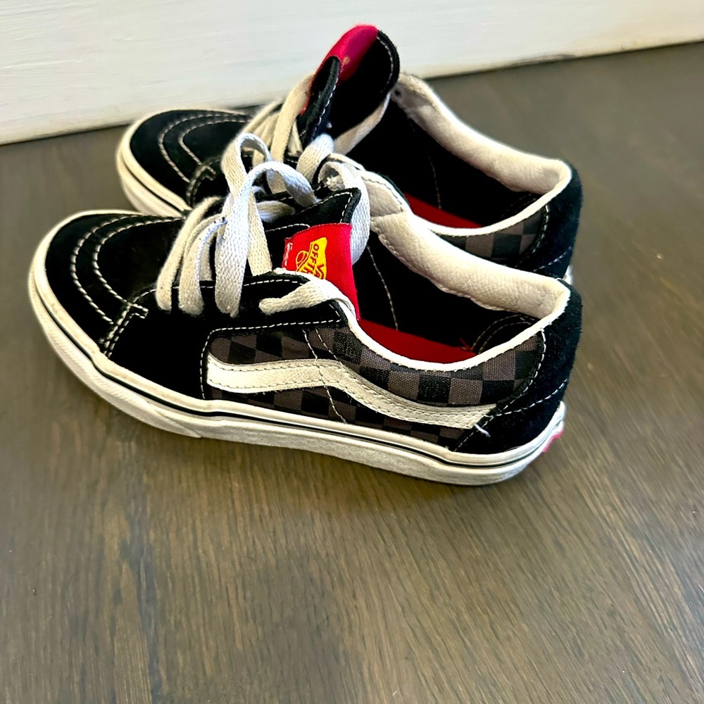 Play condition. No holes or tears  sz 1.5